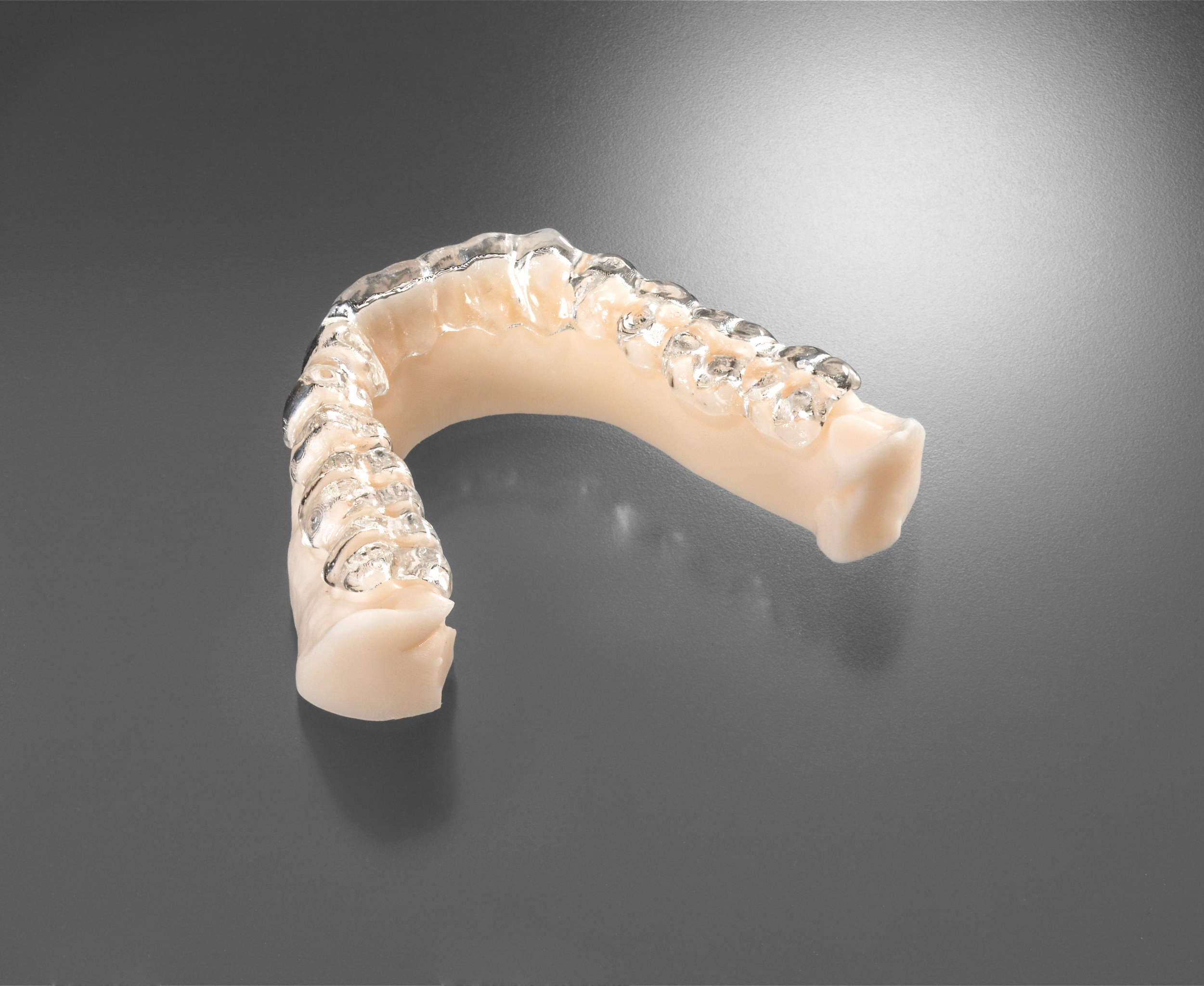 Detax Freeprint Splint. Lichthärtender, biokompatibler Kunststoff (Wellenlänge 405 nm) Zum 3D-Druck von Bohrschablonen für die Implantologie, Röntgenschablonen und Aufbiss-Schienen. 